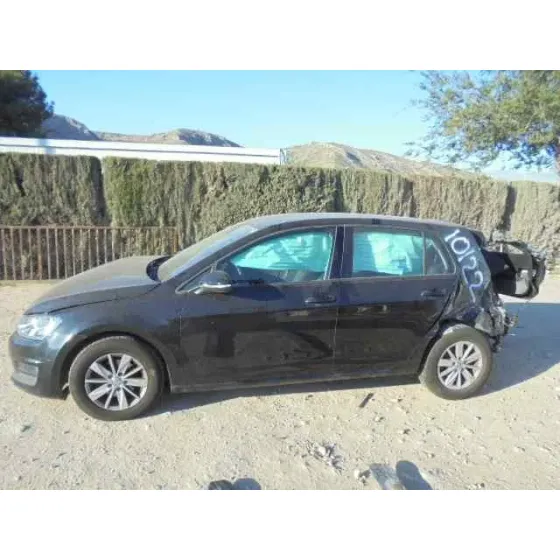 VOLKSWAGEN GOLF VII LIM. (5G1) '2014 ADVANCE BLUEMOTION NEGRO
