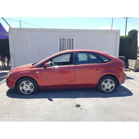 FORD FOCUS BERLINA (CAP) '2006 AMBIENTE (D) GRANATE
