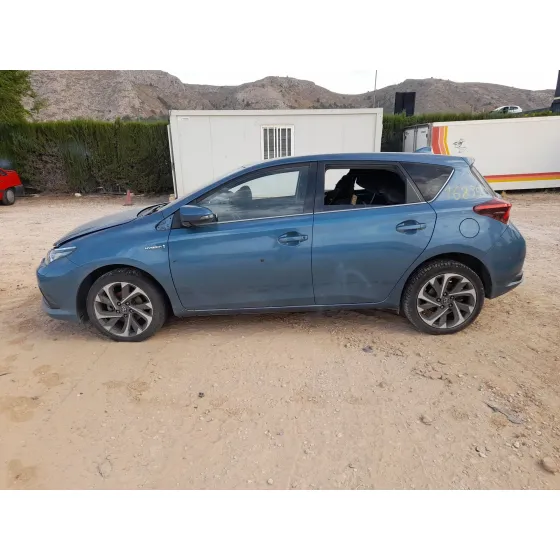 Toyota AURIS (_E18_) 2012