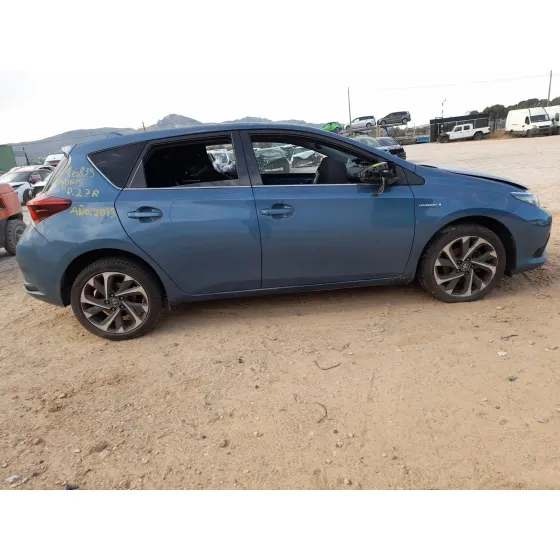 Toyota AURIS (_E18_) 2012