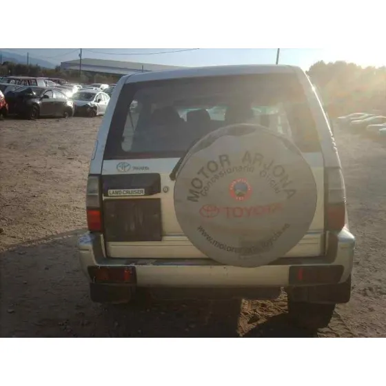 TOYOTA LAND CRUISER (J9) '2002 D4-D GX (3-PTAS.) BEIG