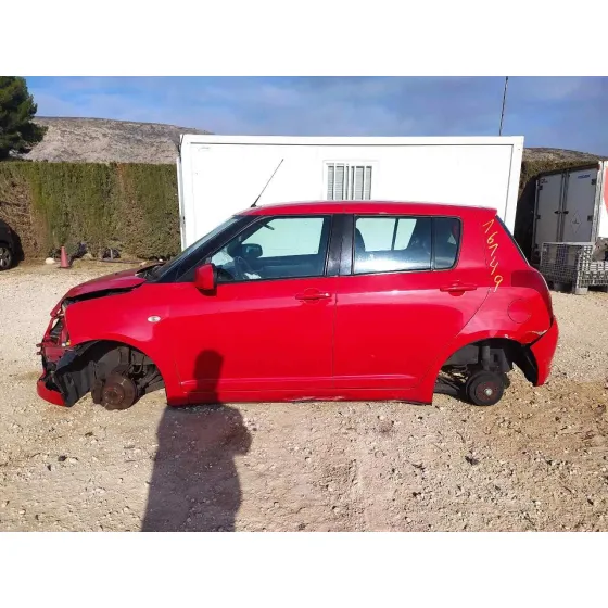 SUZUKI SWIFT BERLINA (MZ) '2006 GL ROJO