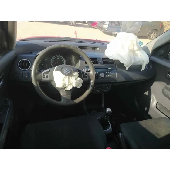SUZUKI SWIFT BERLINA (MZ) '2006 GL ROJO