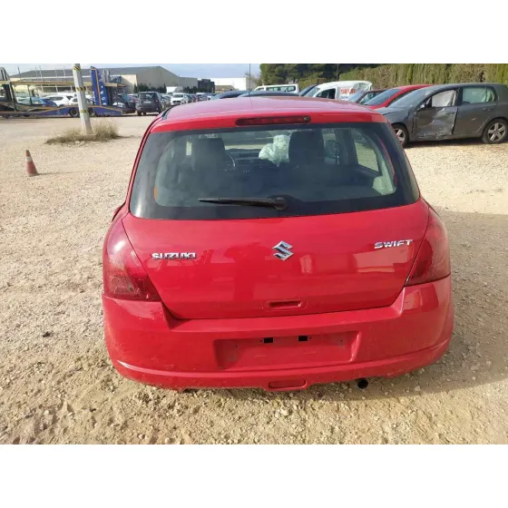 SUZUKI SWIFT BERLINA (MZ) '2006 GL ROJO