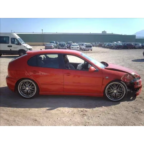 SEAT LEON (1M1) '2000 SPORT ROJO