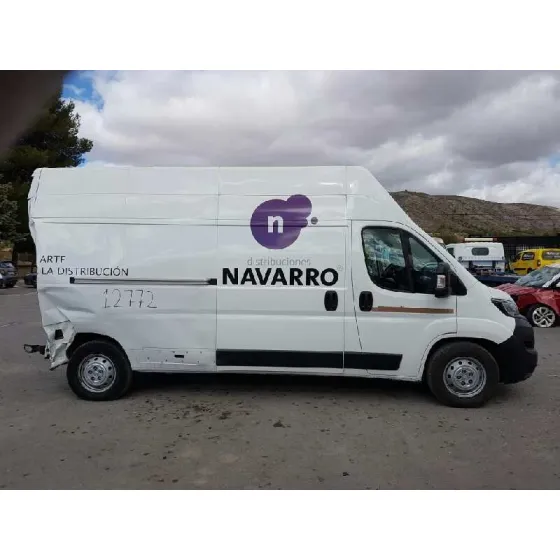 PEUGEOT BOXER CAJA CERRADA '2019 335 L3 BLUEHDI 130 CARGO EDITION MIT LADEBORDWAND BLANCO