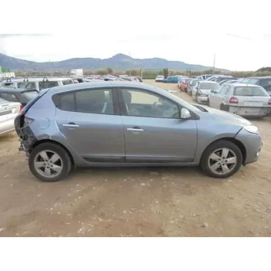 RENAULT MEGANE III BERLINA 5 P '2009 AUTHENTIQUE GRIS