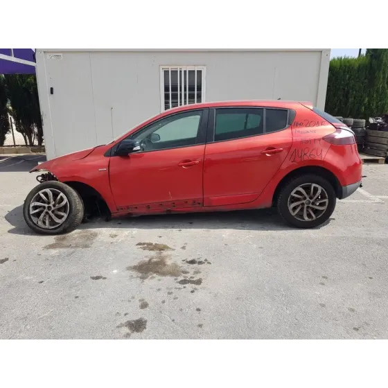 RENAULT MEGANE III BERLINA 5 P '2015 DYNAMIQUE GRANATE