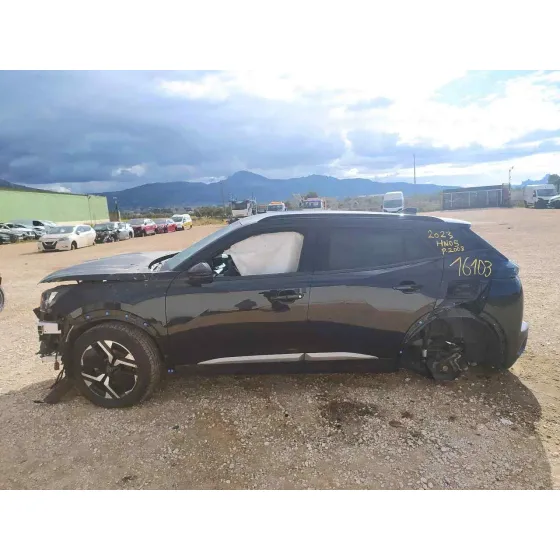 PEUGEOT 2008 (P1) '2023 ALLURE NEGRO