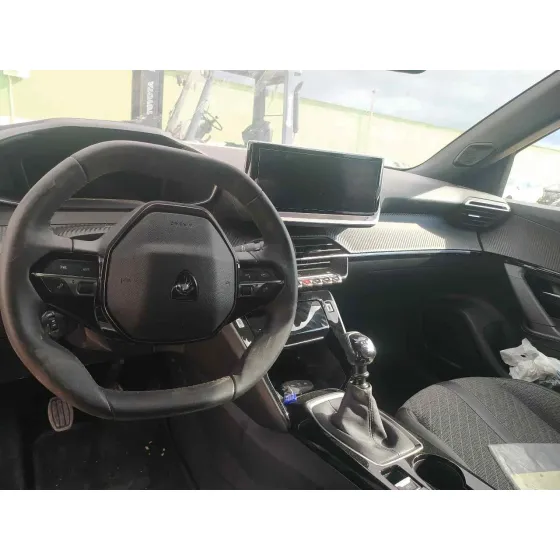 PEUGEOT 2008 (P1) '2023 ALLURE NEGRO