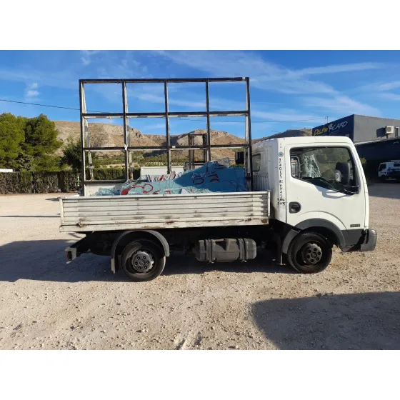 Nissan NT400 CABSTAR (F24M) 2014