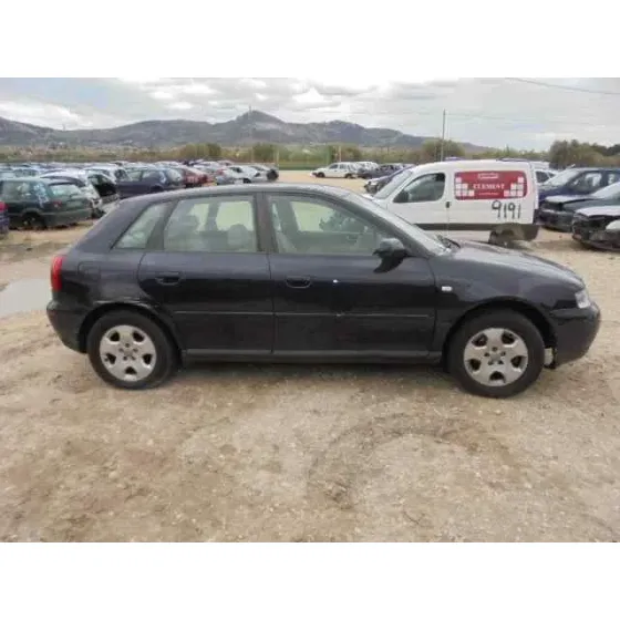 AUDI A3 (8L) '2001 1.8 AMBIENTE AZUL