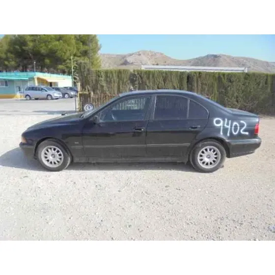 BMW SERIE 5 BERLINA (E39) '2002 525TDS NEGRO