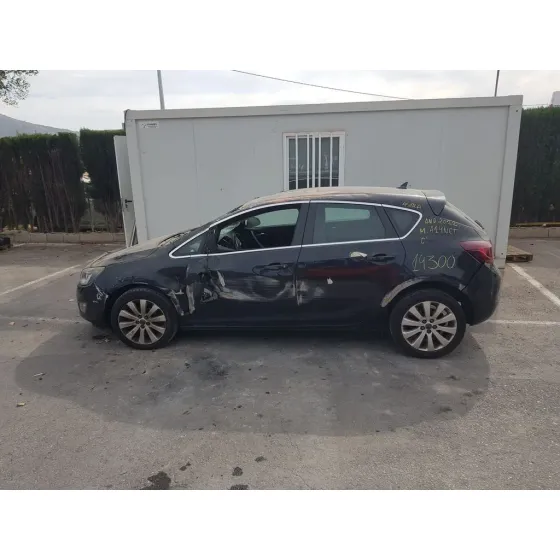 OPEL ASTRA J LIM. '2012 COSMO NEGRO