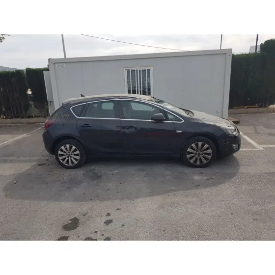 OPEL ASTRA J LIM. '2012 COSMO NEGRO