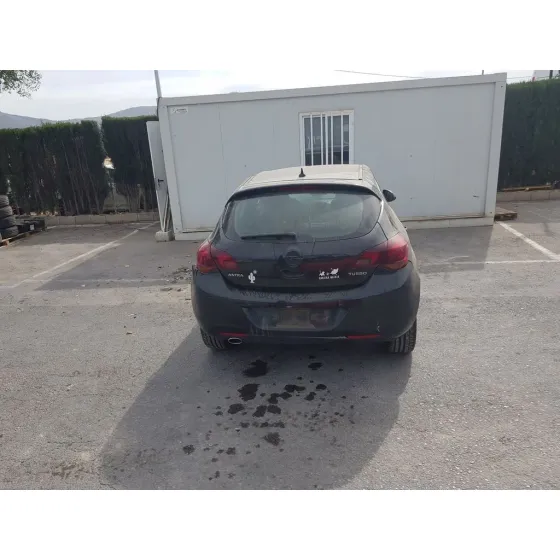 OPEL ASTRA J LIM. '2012 COSMO NEGRO