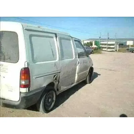 NISSAN VANETTE CARGO (HC23) '1992 2.3 DIESEL BLANCO