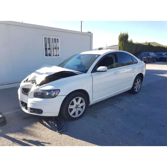 VOLVO S40 BERLINA '2005 2.0 D MOMENTUM BLANCO