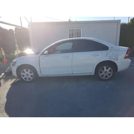 VOLVO S40 BERLINA '2005 2.0 D MOMENTUM BLANCO