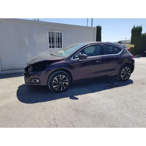 CITROEN DS4 '2015 DESIGN MORADO