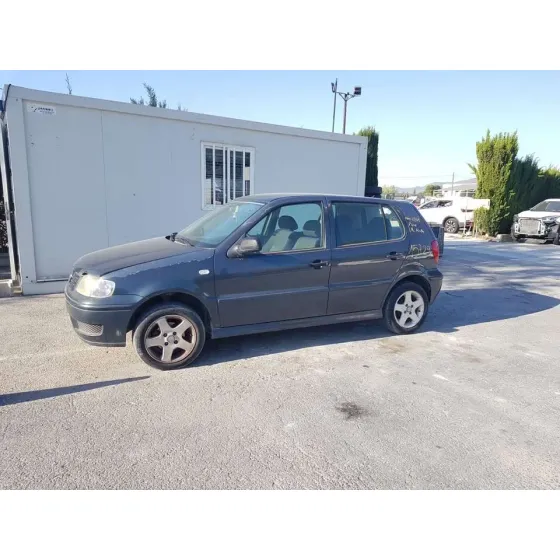 VOLKSWAGEN POLO BERLINA (6N2) '2001 TRENDLINE GRIS OSCURO