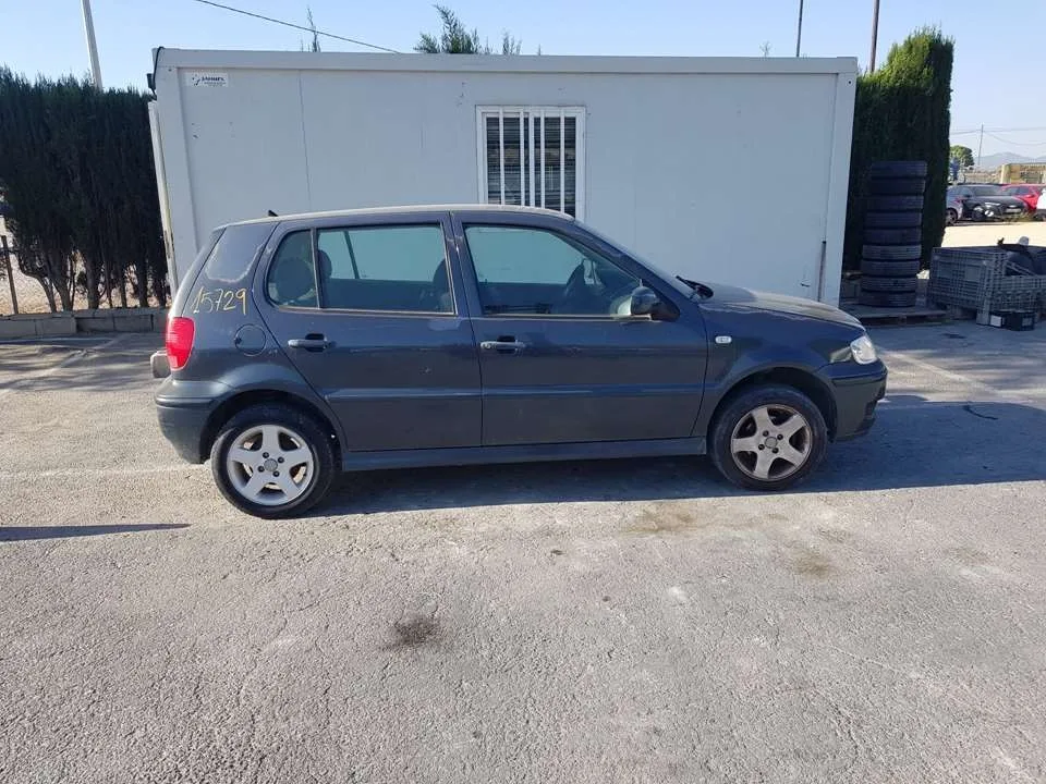 VOLKSWAGEN POLO BERLINA (6N2) '2001 TRENDLINE GRIS OSCURO