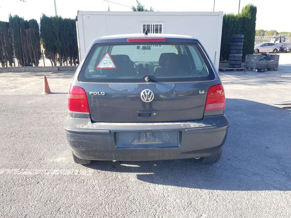 VOLKSWAGEN POLO BERLINA (6N2) '2001 TRENDLINE GRIS OSCURO