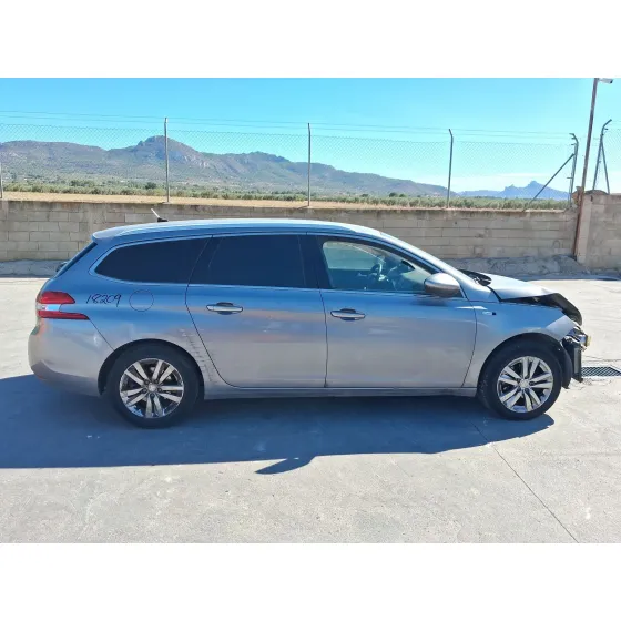 Peugeot 308 SW II (LC_, LJ_, LR_, LX_, L4_) 2014