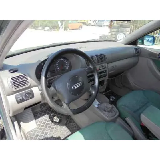 AUDI A3 (8L) '2001 1.8 T AMBIENTE VERDE