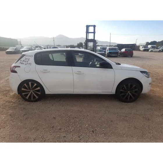 Peugeot 308 II (LB_, LP_, LW_, LH_, L3_) 2013