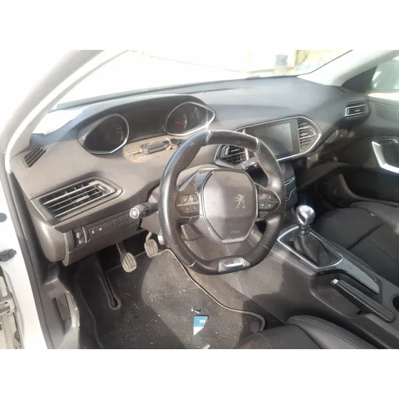 Peugeot 308 II (LB_, LP_, LW_, LH_, L3_) 2013