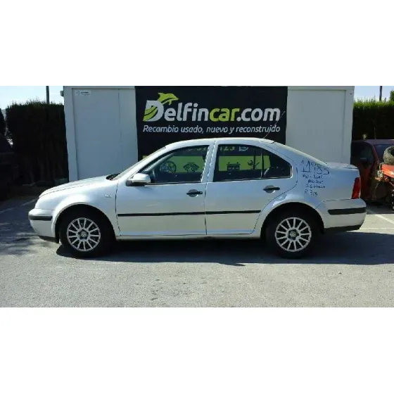 VOLKSWAGEN BORA BERLINA (1J2) '2002 CONCEPTLINE GRIS PLATA