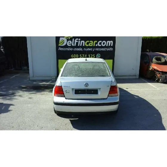 VOLKSWAGEN BORA BERLINA (1J2) '2002 CONCEPTLINE GRIS PLATA