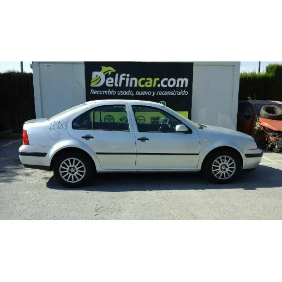 VOLKSWAGEN BORA BERLINA (1J2) '2002 CONCEPTLINE GRIS PLATA