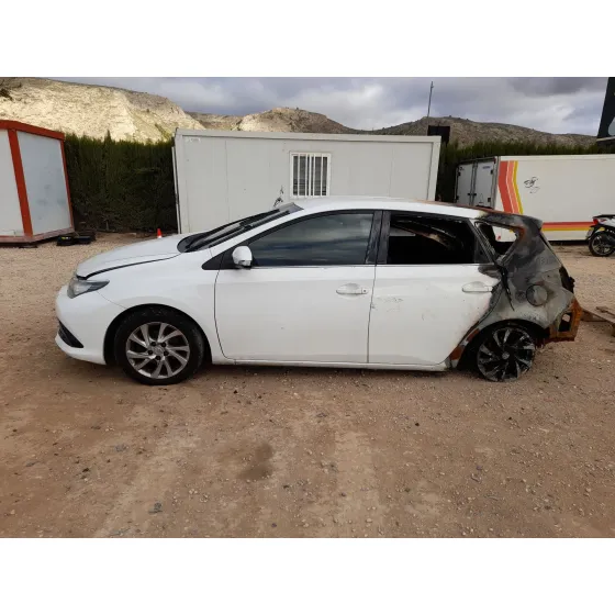 Toyota AURIS (_E18_) 2012