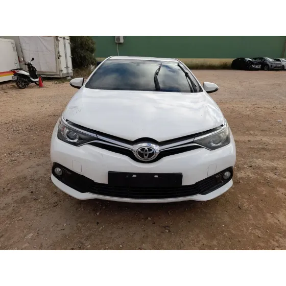 Toyota AURIS (_E18_) 2012