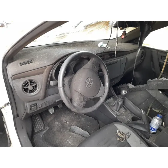 Toyota AURIS (_E18_) 2012