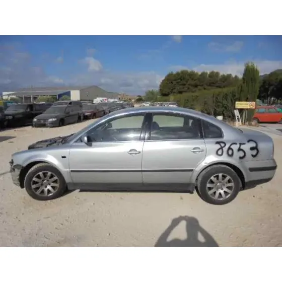 VOLKSWAGEN PASSAT BERLINA (3B3) '2001 TRENDLINE GRIS