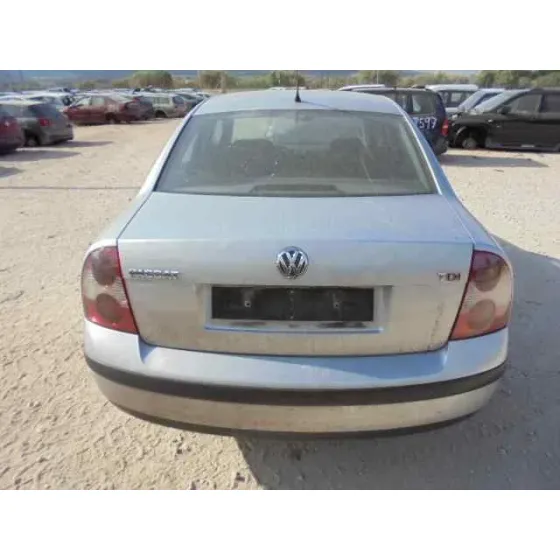 VOLKSWAGEN PASSAT BERLINA (3B3) '2001 TRENDLINE GRIS
