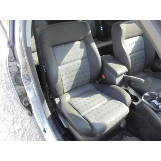 VOLKSWAGEN PASSAT BERLINA (3B3) '2001 TRENDLINE GRIS