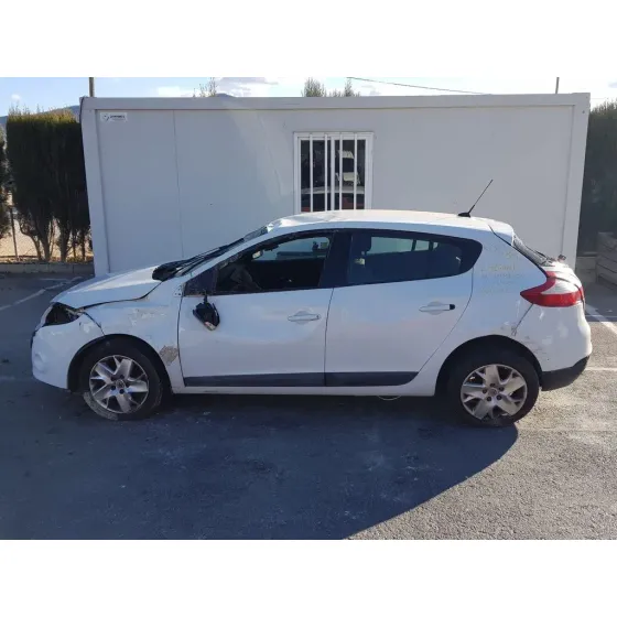 RENAULT MEGANE III BERLINA 5 P '2012 DYNAMIQUE BLANCO