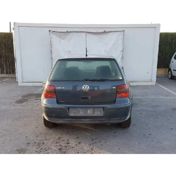 VOLKSWAGEN GOLF IV BERLINA (1J1) '2002 BASICO GRIS