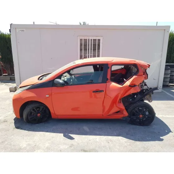 TOYOTA AYGO '2015 X-CITE NARANJA