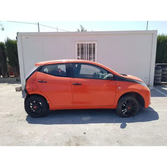 TOYOTA AYGO '2015 X-CITE NARANJA