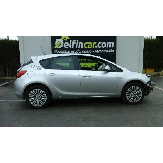 OPEL ASTRA J LIM. '2015 SELECTIVE GRIS PLATA