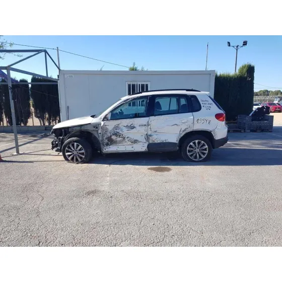 VOLKSWAGEN TIGUAN (5N2) '2011 T1 BLUEMOTION BLANCO