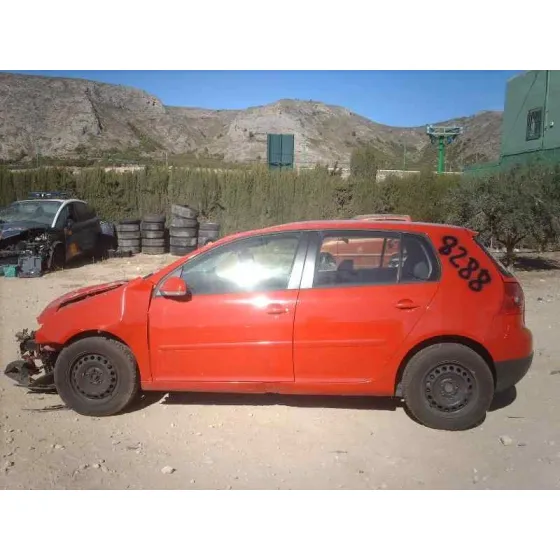 VOLKSWAGEN GOLF V BERLINA (1K1) '2006 TRENDLINE ROJO