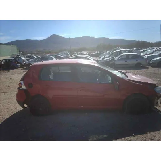 VOLKSWAGEN GOLF V BERLINA (1K1) '2006 TRENDLINE ROJO