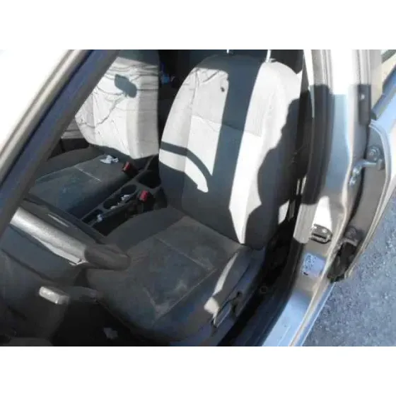 FORD FOCUS BERLINA (CAP) '2005 GHIA GRIS
