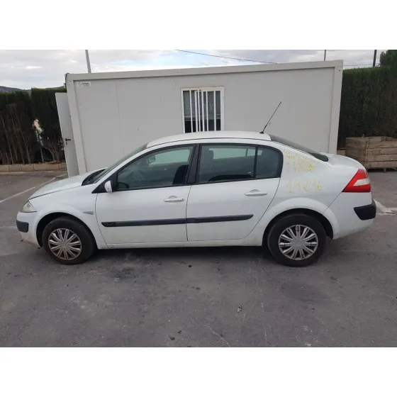 RENAULT MEGANE II CLASSIC BERLINA '2005 CONFORT AUTHENTIQUE BLANCO